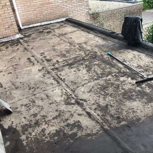 Schoonmaken van een plat dak in Middelharnis Schoonmaken van een plat dak in Middelharnis